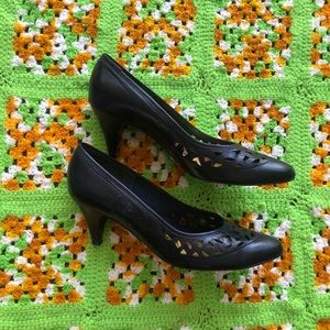 SOLD Vintage 50s/60s Navy Blue Kitten Heels